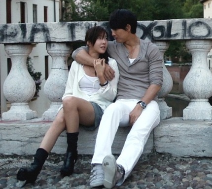 “Lee Ji Ah và Jung Woo Sung lẽ ra nên tiếp tục yêu nhau” - 1 Lee Ji Ah và Jung Woo Sung trở thành tình nhân sau lần hợp tác trong bộ phim