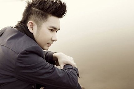 Cũng may, Hà chỉ diễn có đêm đó, đến mùng 1 là đã bay về Việt