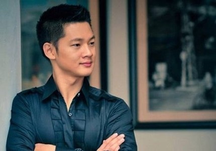 Cũng may, Hà chỉ diễn có đêm đó, đến mùng 1 là đã bay về Việt