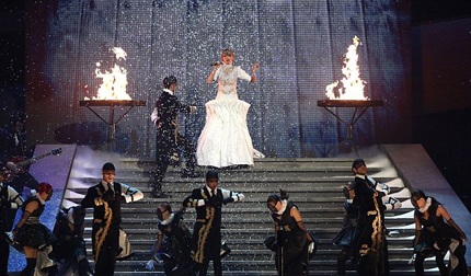 Công chúa nhạc đồng quê Taylor Swift bất ngờ làm gái hư