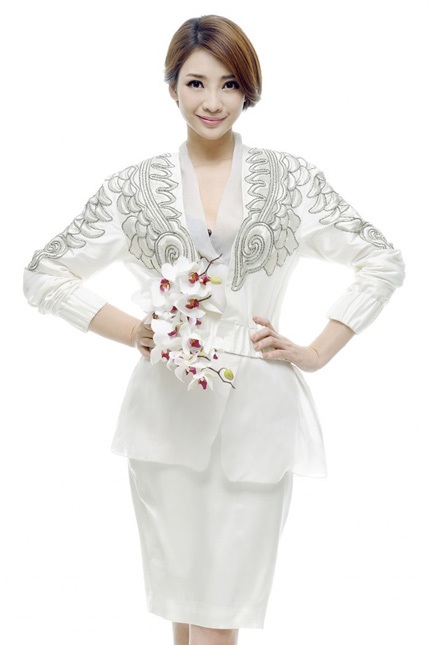 Liễu Nham khoe sắc bên hoa - 10 Vy Vy