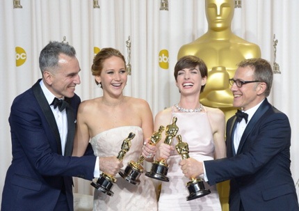 Nụ cười chiến thắng của 2 nam diễn viên xuất sắc nhất và 2 nữ diễn viên xuất sắc nhất