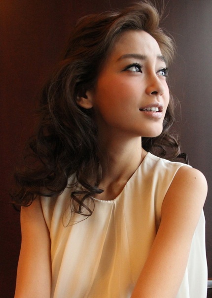 Gương mặt của bạn gái Huỳnh Hiểu Minh ngày càng hoàn hảo.