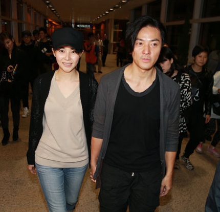 Trịnh Y Kiện và vợ bị paparazi “tóm” sau đám cưới bí mật