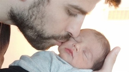 Những khoảnh khắc cha - con cảm động của sao