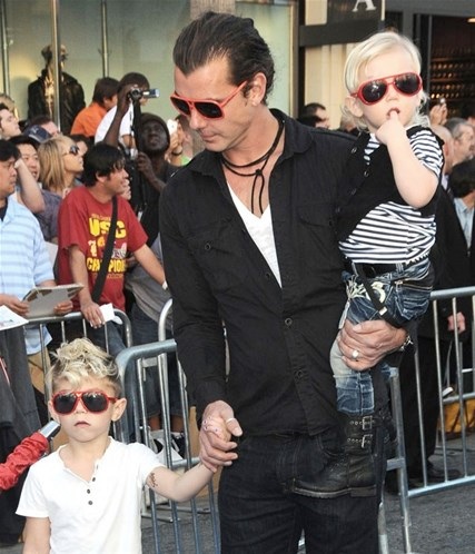 Rocker Gavin Rossdale cùng hai cậu con trai sành điệu