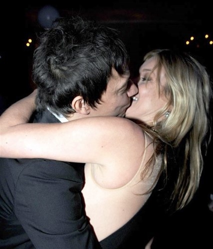 Những nụ hôn nóng bỏng của các ngôi sao