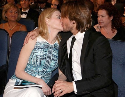 Những nụ hôn nóng bỏng của các ngôi sao