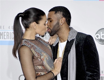 Những nụ hôn nóng bỏng của các ngôi sao