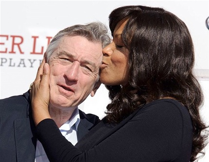 Những nụ hôn nóng bỏng của các ngôi sao