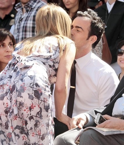 Những nụ hôn nóng bỏng của các ngôi sao