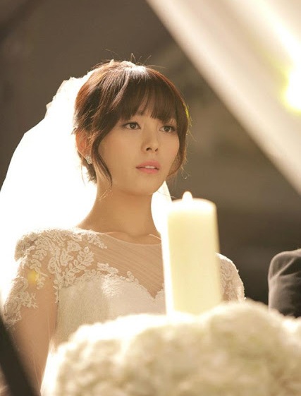 Trưởng nhóm Wonder Girls theo chồng ra nước ngoài - 3 Sunye trong lễ thành hôn tổ chức ngày 26/1 vừa qua tại Hàn Quốc.