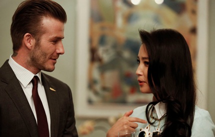 Cả hai trao đổi vui vẻ với nhau