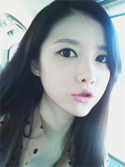 Hình ảnh về cô gái được cho là nạn nhân của vụ cưỡng dâm đang xuất hiện rất nhiều trên mạng.