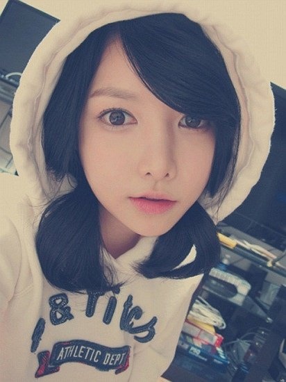 Hình ảnh về cô gái được cho là nạn nhân của vụ cưỡng dâm đang xuất hiện rất nhiều trên mạng.