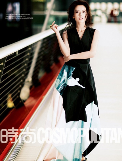 Cao Viên Viên sở hữu vẻ đẹp đậm nét Á đông, sang trọng và kiêu sa.