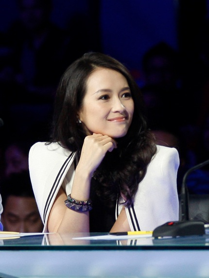 Gu thời trang thanh lịch và tinh tế của Chương Tử Di khiến cô càng thêm cuốn hút.