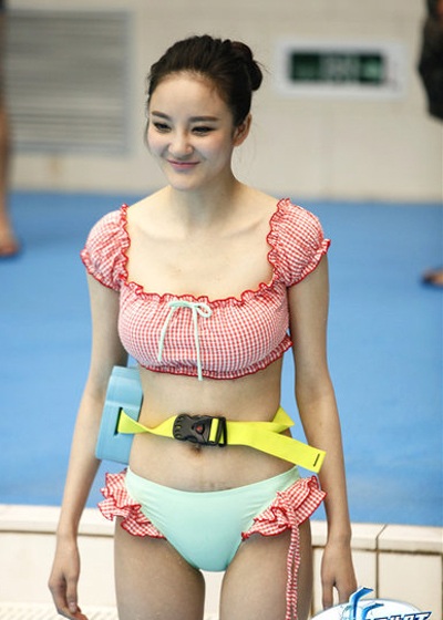 Lưu Vũ Hân hào hứng với môn thể thao mới, đó là môn lặn.