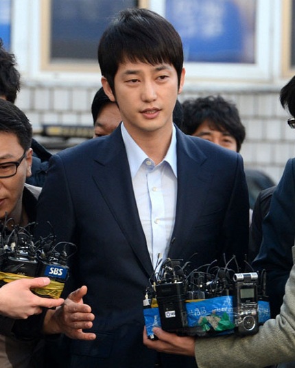 Nạn nhân vụ Park Shi Hoo kiện bạn thân vì tội “nói dối” - 1 Người nhà và hàng xóm đều lên tiếng ủng hộ Park Shi Hoo và tin rằng anh sẽ sớm được giải oan.