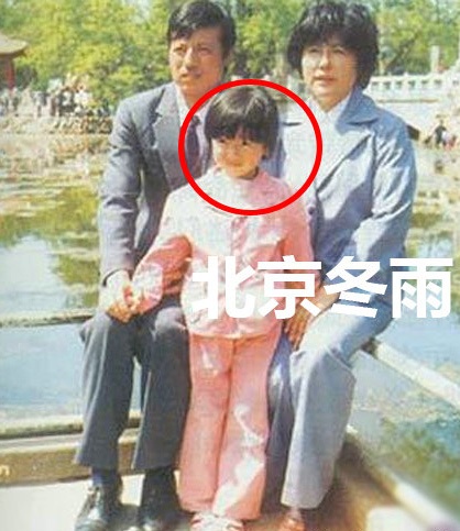 Đổng Khiết và bố mẹ ruột