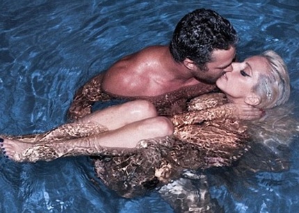 Bạn trai của Lady Gaga là một nam diễn viên truyền hình khá nổi tiếng và điển trai