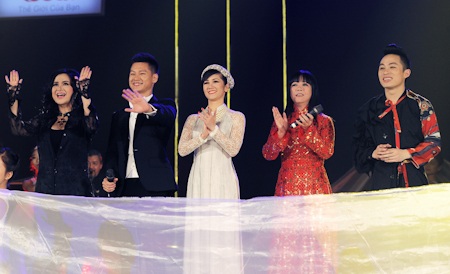 Nuối tiếc trong đêm nhạc “Nghìn trùng xa cách” - 1 Các nghệ sĩ tham gia chương trình