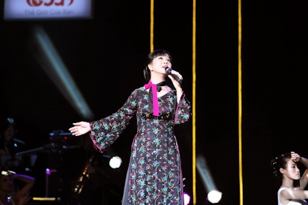 Nuối tiếc trong đêm nhạc “Nghìn trùng xa cách” - 3 Ánh Tuyết