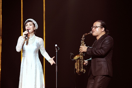 Nuối tiếc trong đêm nhạc “Nghìn trùng xa cách” - 6 Hồng Nhung