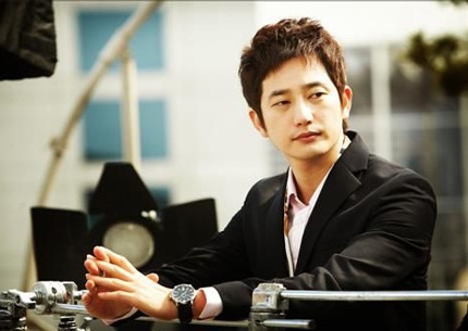 Hé lộ hình ảnh về cô gái tố Park Shi Hoo cưỡng dâm  - 2 Nam diễn viên Park Shi Hoo