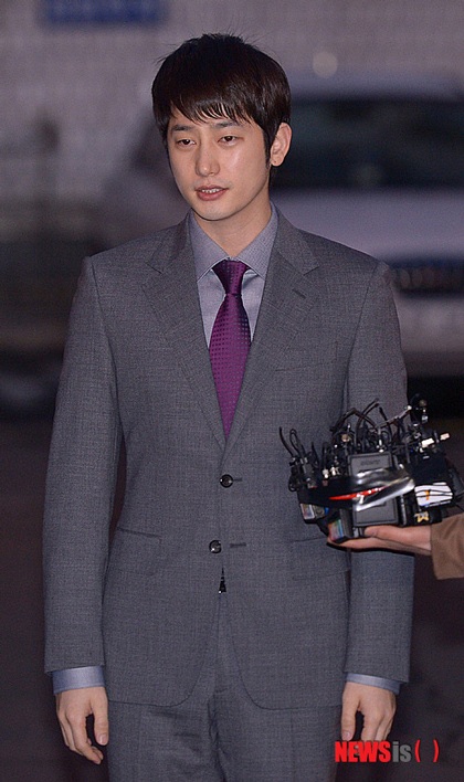 Park Shi Hoo đến sở cảnh sát lấy lời khai vào chiều qua 13/3