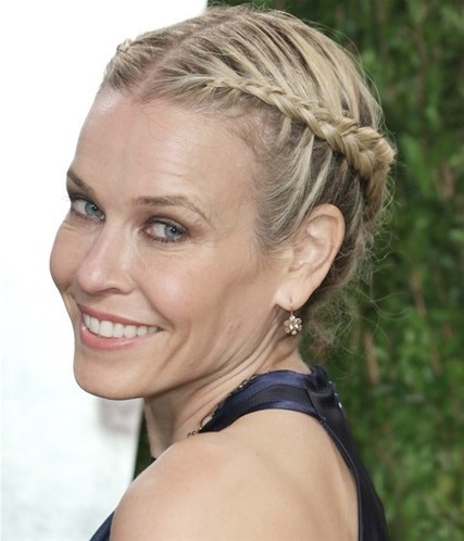 Nữ diễn viên hài Chelsea Handler cũng chuộng kiểu tóc tết kiểu Pháp tại lễ trao giảii Oscar