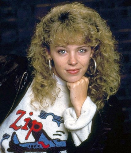 Những ngôi sao thừa nhận có dao kéo thẩm mỹ - 28 Ngôi sao ca nhạc người Úc Kylie Minogue chẳng thay đổi suốt 25 năm qua.