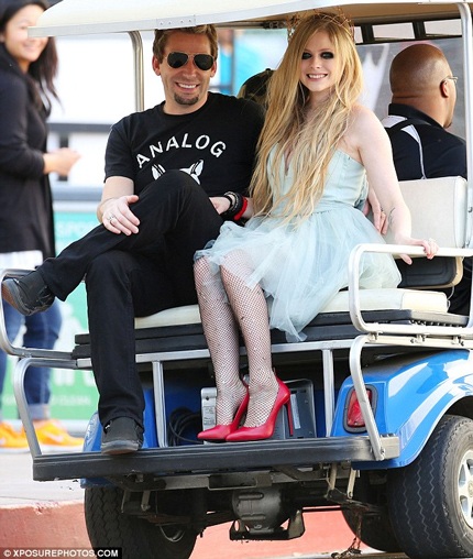 Avril Lavigne tiết lộ kế hoạch kết hôn - 1 Avril Lavigne