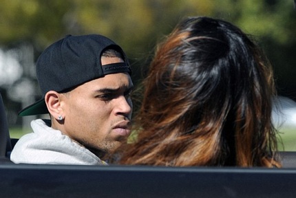 Gương mặt căng thẳng của Chris khi tranh luận với Rihanna