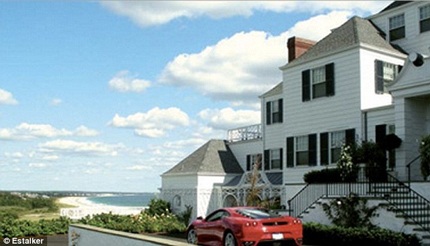 Ngôi biệt thự được thiết kế sang trọng và thích hợp là nơi nghỉ dưỡng