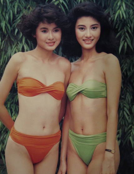 Ảnh bikini thời trẻ của Lý Gia Hân (phải) khiến cư dân mạng thích thú.