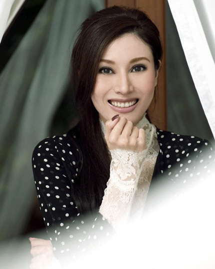 Lý Gia Hân ngày càng gầy guộc vì sút cân nhanh chóng trong mấy năm trở lại đây kể từ khi sinh con.