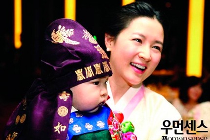 Bà mẹ nổi tiếng từng khoe ảnh hai con của mình trong một ấn phẩm phát hành vào năm ngoái.