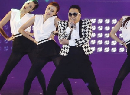 Video clip “Gentleman” của Psy bị xem là “khiêu dâm” - 2 Psy đang rất thành công với clip