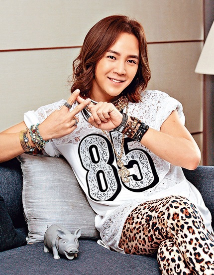 “Tôi không đồng tính” - 1 Mỹ nam xứ Hàn Jang Geun Suk tiếp tục ăn mặc lòe loẹt khi trò chuyện với báo giới Đài Loan