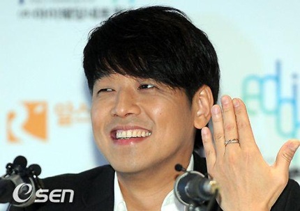 Tài tử xứ Hàn buồn vì bị vợ cũ “vu khống” - 1 Ryu Shi Won bức xúc sau khi vợ cũ tố với báo giới rằng, cô từng bị anh đe dọa.