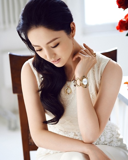 Đổng Tuyền cũng đã kết hôn từ hai năm trước với một nam đồng nghiệp