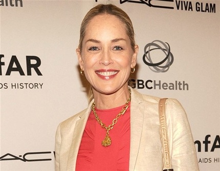 Những ngôi sao Hollywood làm mẹ ở tuổi tứ tuần - 23 Sharon Stone có 4 đứa con nuôi, và đứa con cuối cùng cô nhận nuôi tên là Quinn khi đã 48 tuổi.