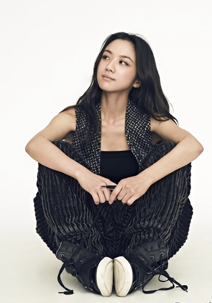 Nữ diễn viên Trung Quốc giờ đây hướng tới một phong cách trẻ trung và hiện đại.