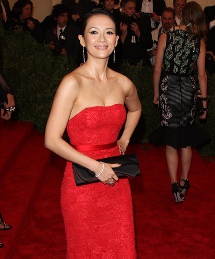 Ngôi sao Trung Quốc tạo dáng trên thảm đỏ rất tự tin.