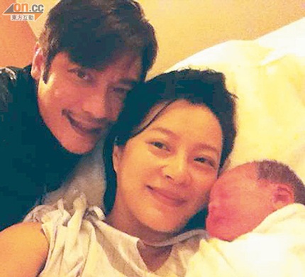 La Gia Lương bị tố bội bạc với cha ruột - 2 La Gia Lương và vợ hai - Tô Nham cùng cô con gái mới chào đời.