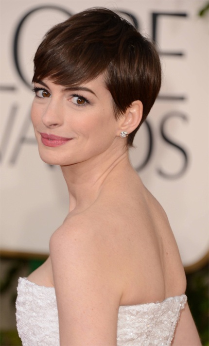 Tóc tém như Anne Hathaway cũng rất thịnh hành và thích hợp cho mùa hè năm nay.