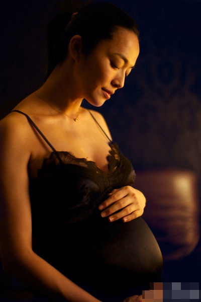 ..và Quintus khoe bức tranh tặng mẹ nhân Ngày của mẹ.