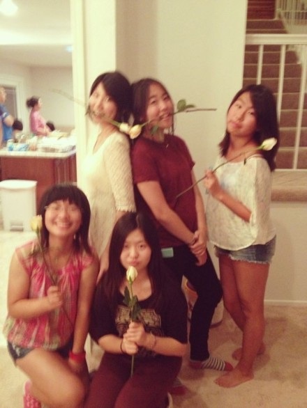 Cựu Hoa hậu Hồng Kông Lý Gia Hân đưa con trai cưng gần 3 tuổi đi chơi nhân dịp Ngày của mẹ.