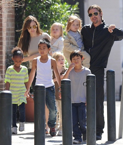 Angelina Jolie và Brad Pitt cùng 6 đứa con